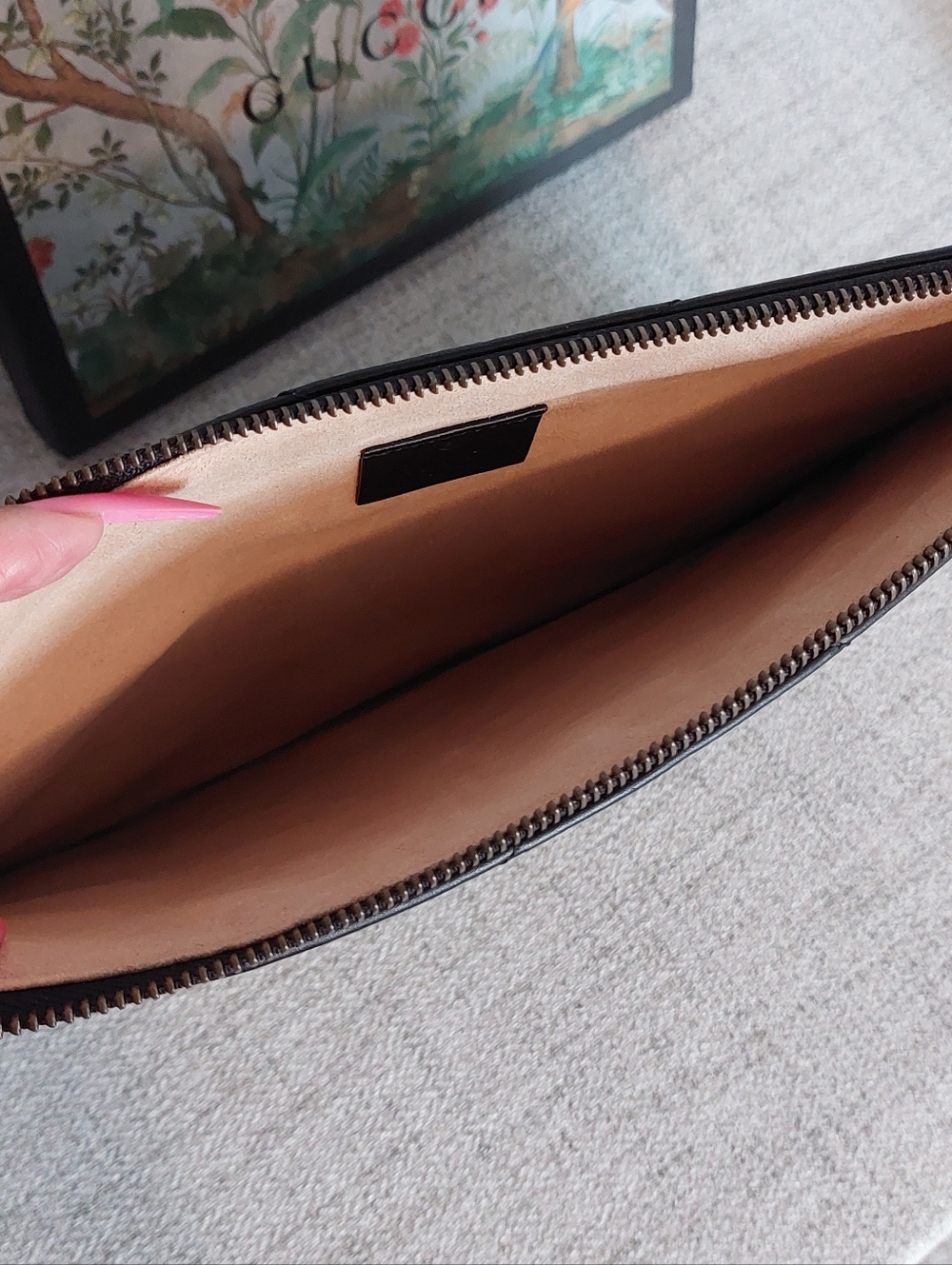 Gucci Marmont Animal Studs 2.0 Pouch - Picture 9 of 12